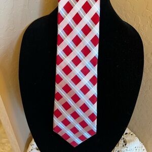 Men's IZOD Red Diamond Pattern Tie 100% Silk
